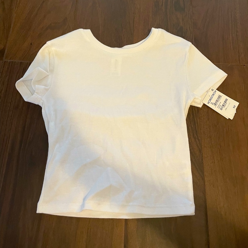 Nordstrom’s white ribbed mini tee!